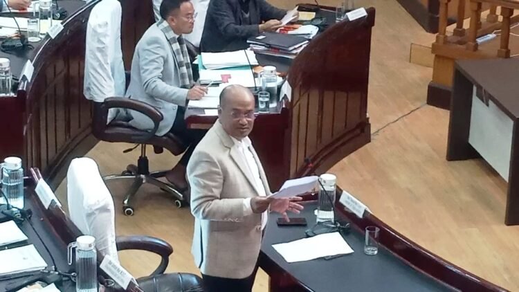 Titos blasts Pyniaid on first day of winter session