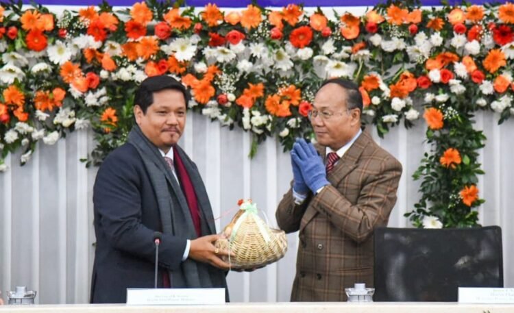 Politicians, officers should strive to make positive difference: CM