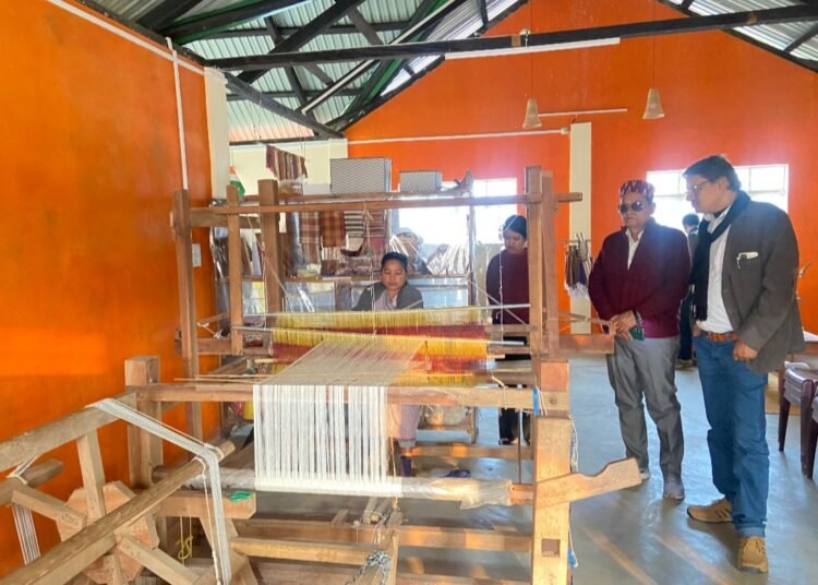 UP journos admire age-old tradition of ethical sericulture