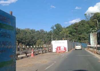 Warning against overtaking on Umiam bridge