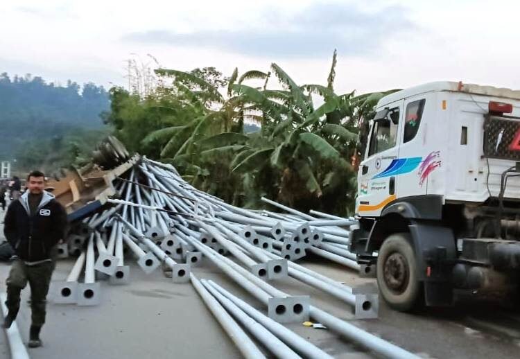 Pedestrian killed after loaded truck overturns near Umtrew