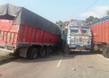 2 Assam lorries collide on NH-6