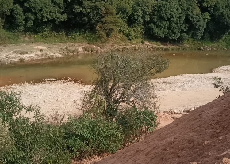 Myntdu River being choked with mud due to road construction