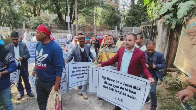 Pathetic road: Pynursla headmen protest in city