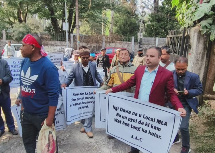 Pathetic road: Pynursla headmen protest in city