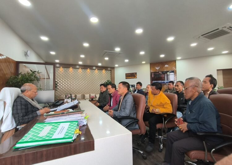 11 dorbars meet Dy CM; threaten closure of deplorable NH 6