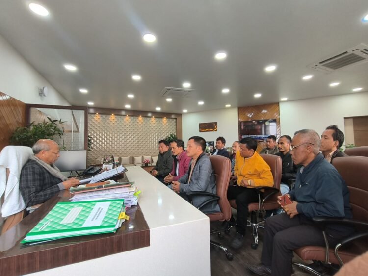 11 dorbars meet Dy CM; threaten closure of deplorable NH 6