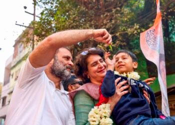 Youth would not use mobiles 12 hours a day if there was no unemployment, says Rahul Gandhi