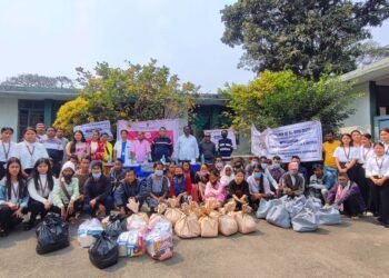 Sponsors distribute food baskets to TB patients
