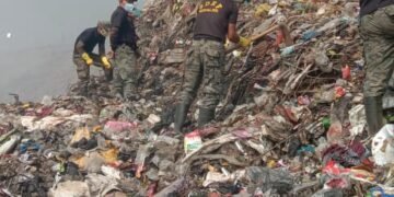 Man trapped under Marten waste yet to be located