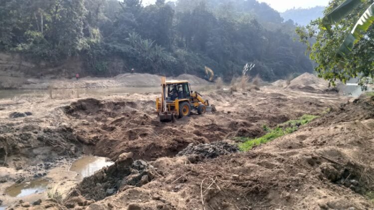 KSU reports illegal sand mining by Karbis in Ri Bhoi