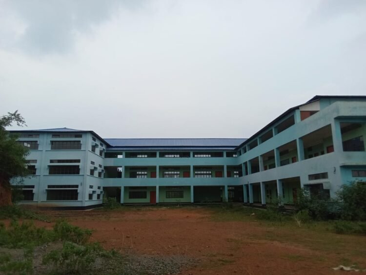 Selsella pressure groups raise matter of non-working school