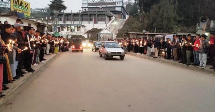 Candlelight vigil held for driver murdered in Nongstoiñ