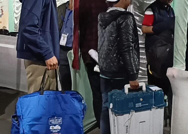 Machines replaced after glitches during mock poll, voting