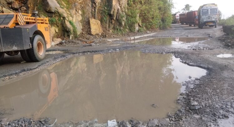 Vegetable traders bemoan awful state of EJH roads