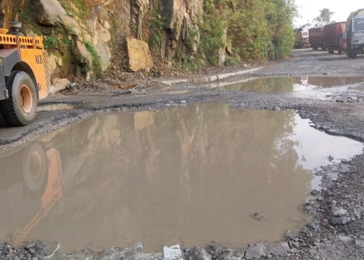 Vegetable traders bemoan awful state of EJH roads