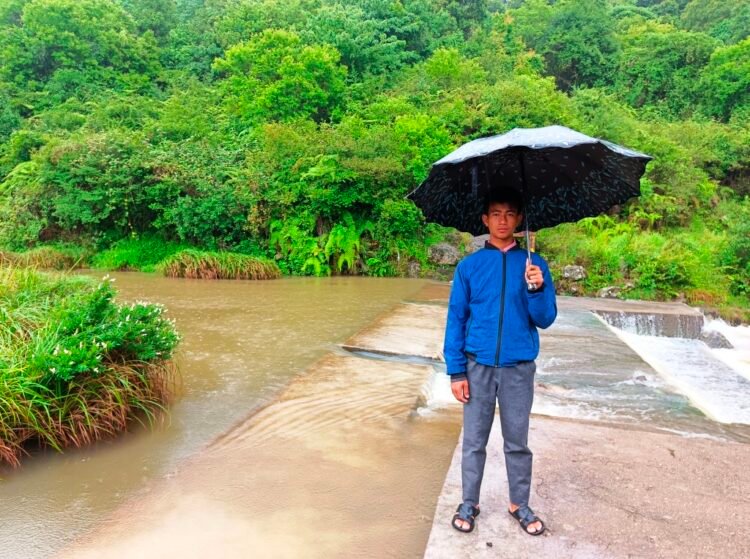Teen rescues four children from drowning in Mawlangwir