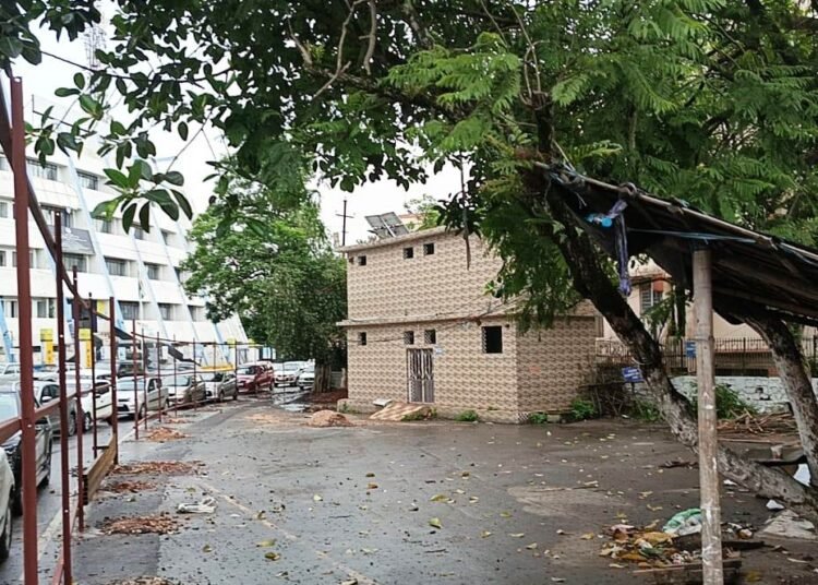 Protest site near Addl Secretariat fenced off for multi-level car park project