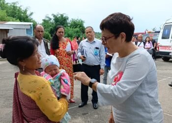 Ampareen reviews status of health centres in SWKH