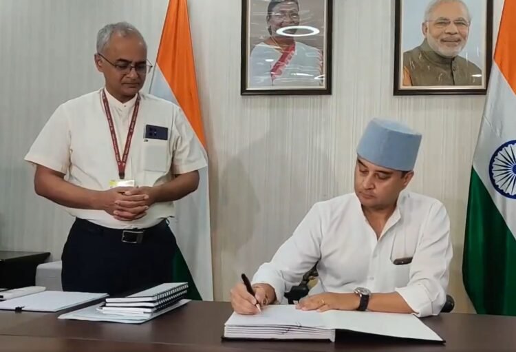 Scindia takes charge as DoNER Minister