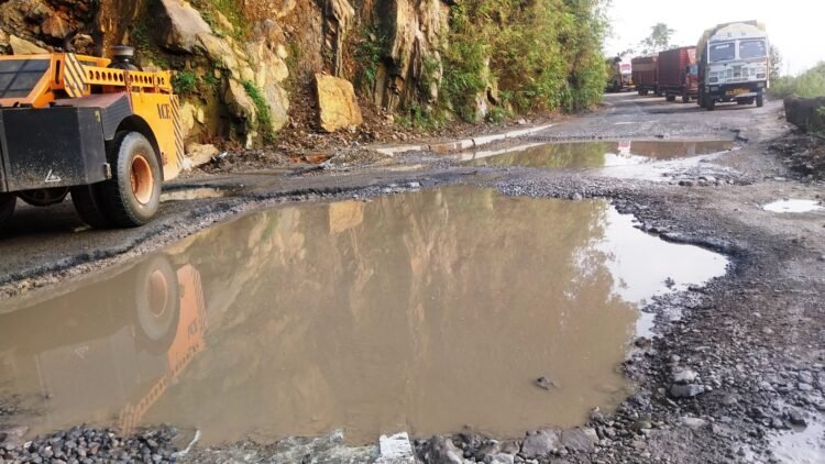 High Court seeks report on condition of NH-6