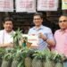 Conrad visits Delhi outlet where Meghalaya pineapples are sold