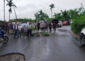 Indefinite blockade on NH 6 begins