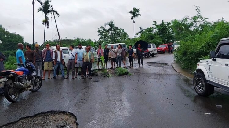 Indefinite blockade on NH 6 begins