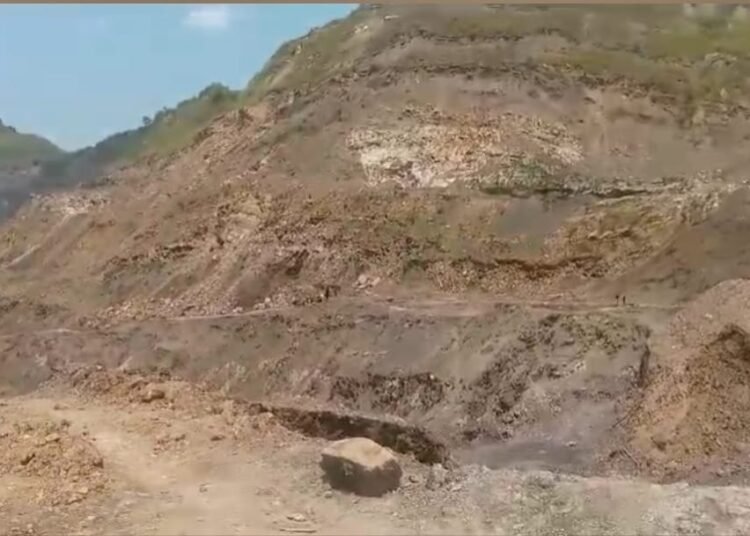 Bodies of 2 coal miners trapped in illegal mine found