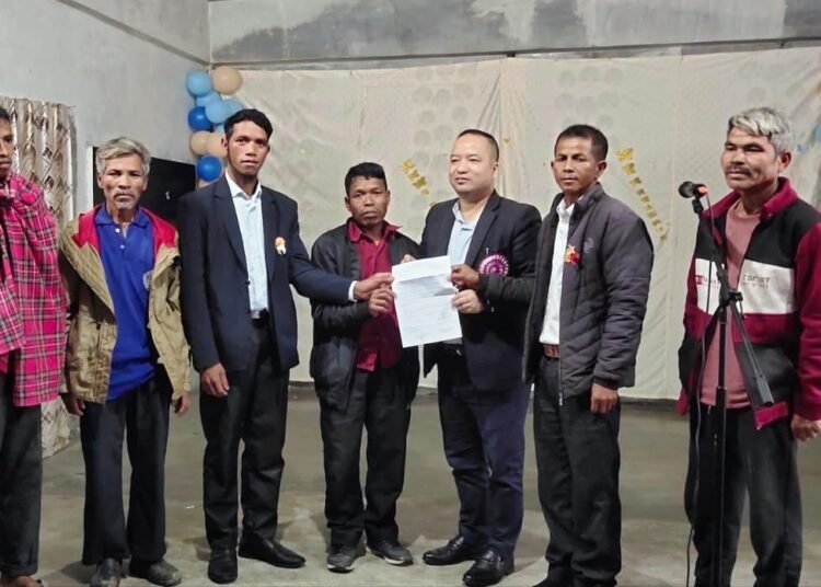 Mawkynrew MLA felicitates meritorious students