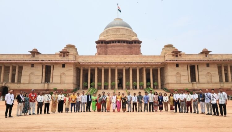 Conrad leads State farmers, entrepreneurs to Rashtrapati Bhavan