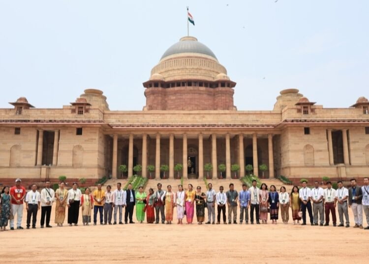 Conrad leads State farmers, entrepreneurs to Rashtrapati Bhavan