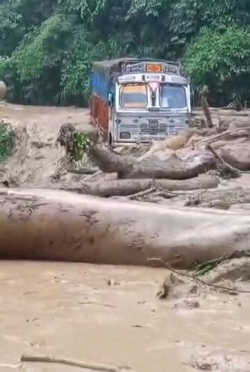 Kuliang landslide causes extreme traffic snarl