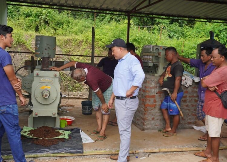 SGH farmers shown benefits of oil extractor