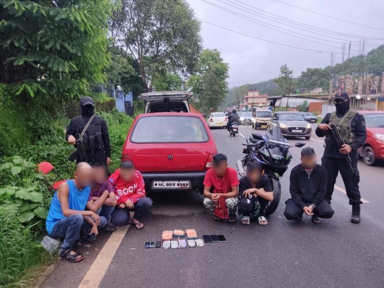 6 arrested with 64.1 gram of heroin