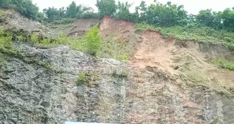 Landslide buries petrol pump on NH-6