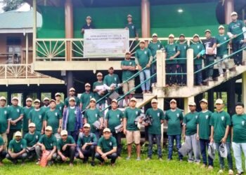 Wildlife workers in WGH provided with field gear