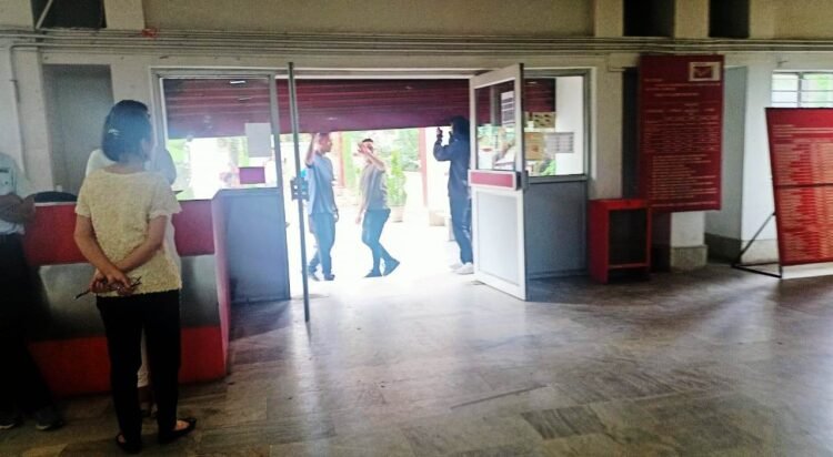 KSU shuts down banks, offices in city