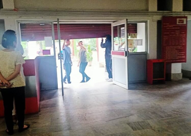 KSU shuts down banks, offices in city