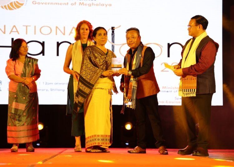 Collective will needed to keep M’laya handloom traditions alive: Paul