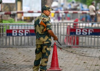 India will have to be very vigilant on border: Former envoy on Bangladesh crisis