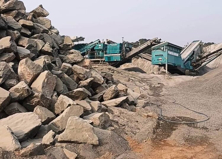 Truckers to restart transport of sand & boulders; dare Govt to stop them