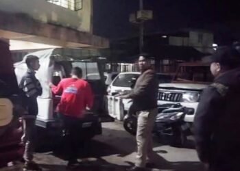 Two held for assaulting, looting shopkeeper in City