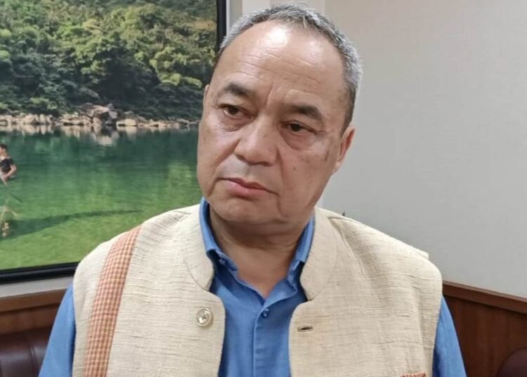 Chief Secy gets praise for bold decision to disallow entry of seer