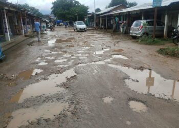 Kharkutta road in dire straits, local traders forced to leave business