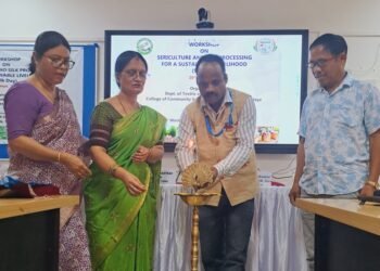 Workshop held to celebrate Silk Day