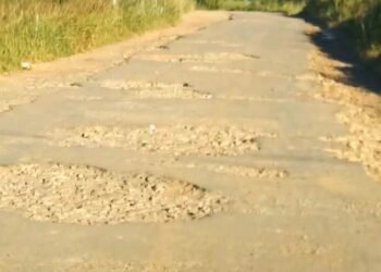 HYC meets EE on delayed repair of road in EJH