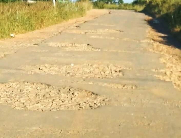 HYC meets EE on delayed repair of road in EJH