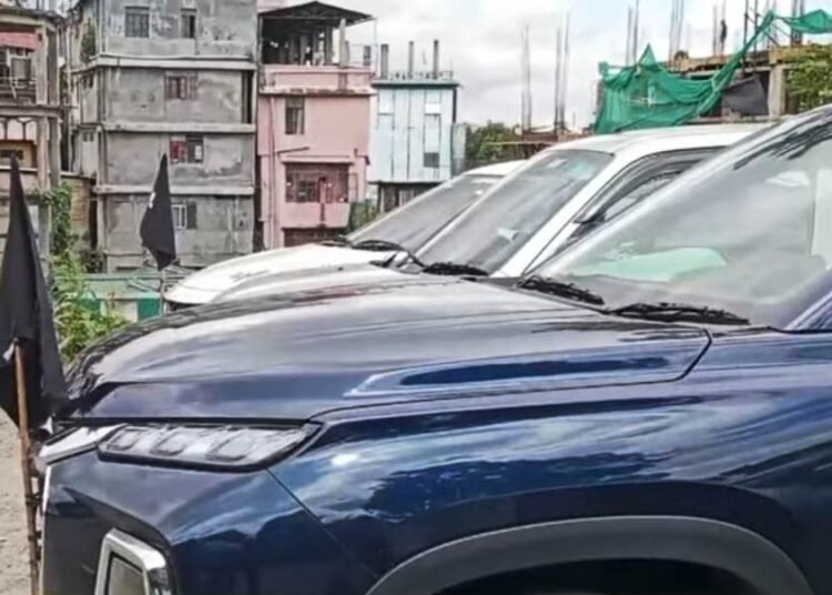 Tourist cabbies accuse Govt of depending on Assam for development