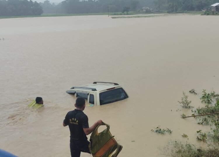 SDRF recovers car swept away by flood water, father-son feared dead